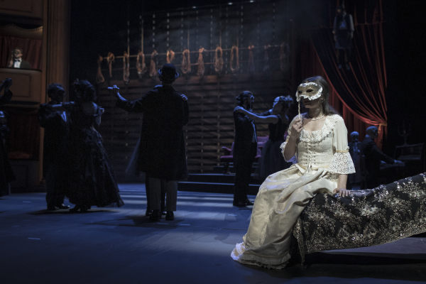 Teatro Nacional São João celebra Dia Mundial do Teatro com um baile de máscaras